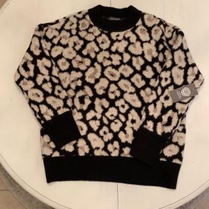 Vince Camuto Leopard print sweater